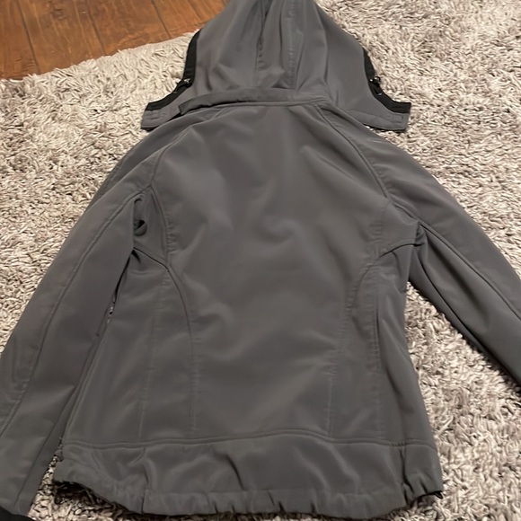 Xersion Weather proof / water proof jacket - Picture 9 of 10